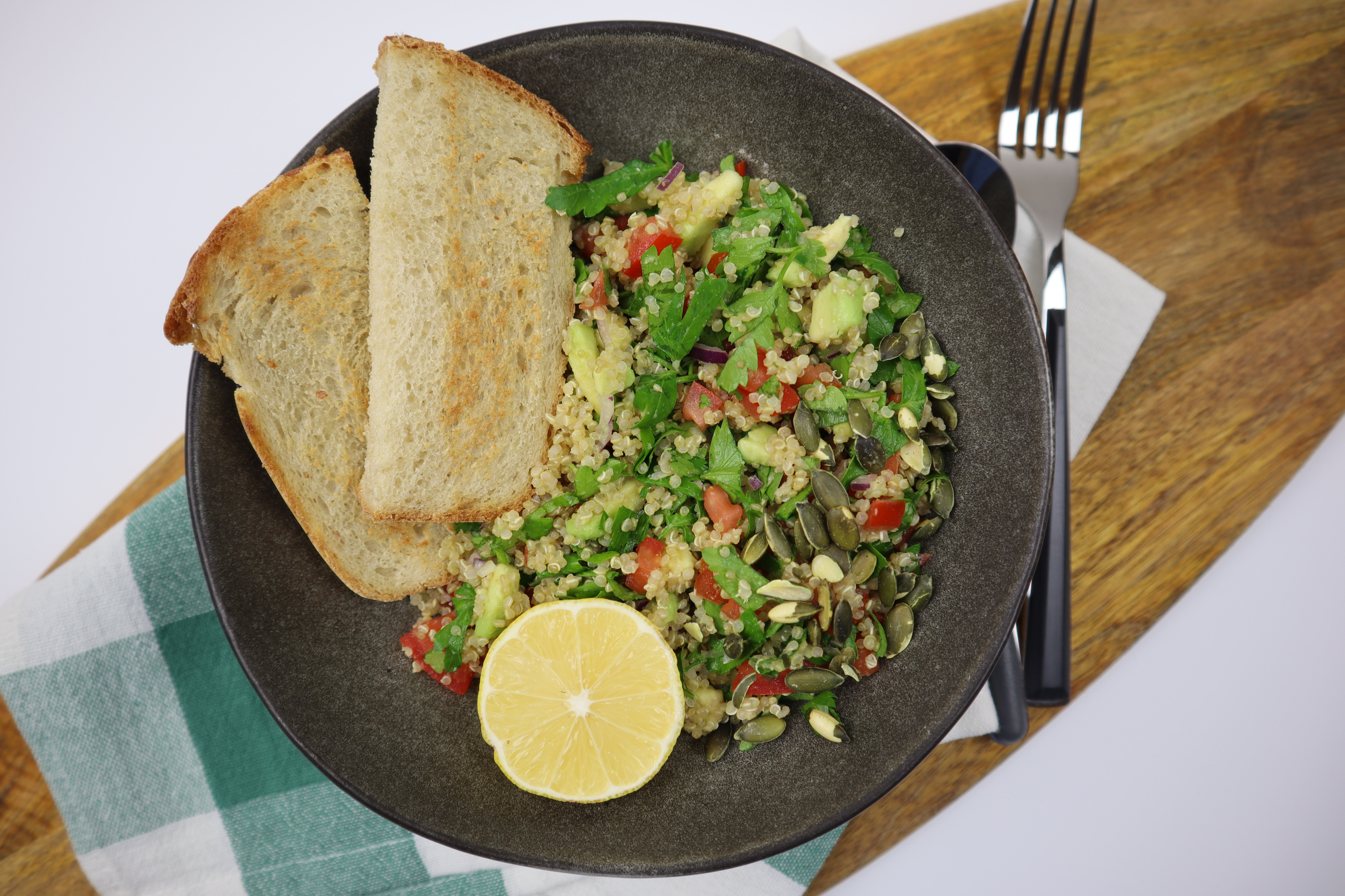 salata de quinoa cu patrunjel